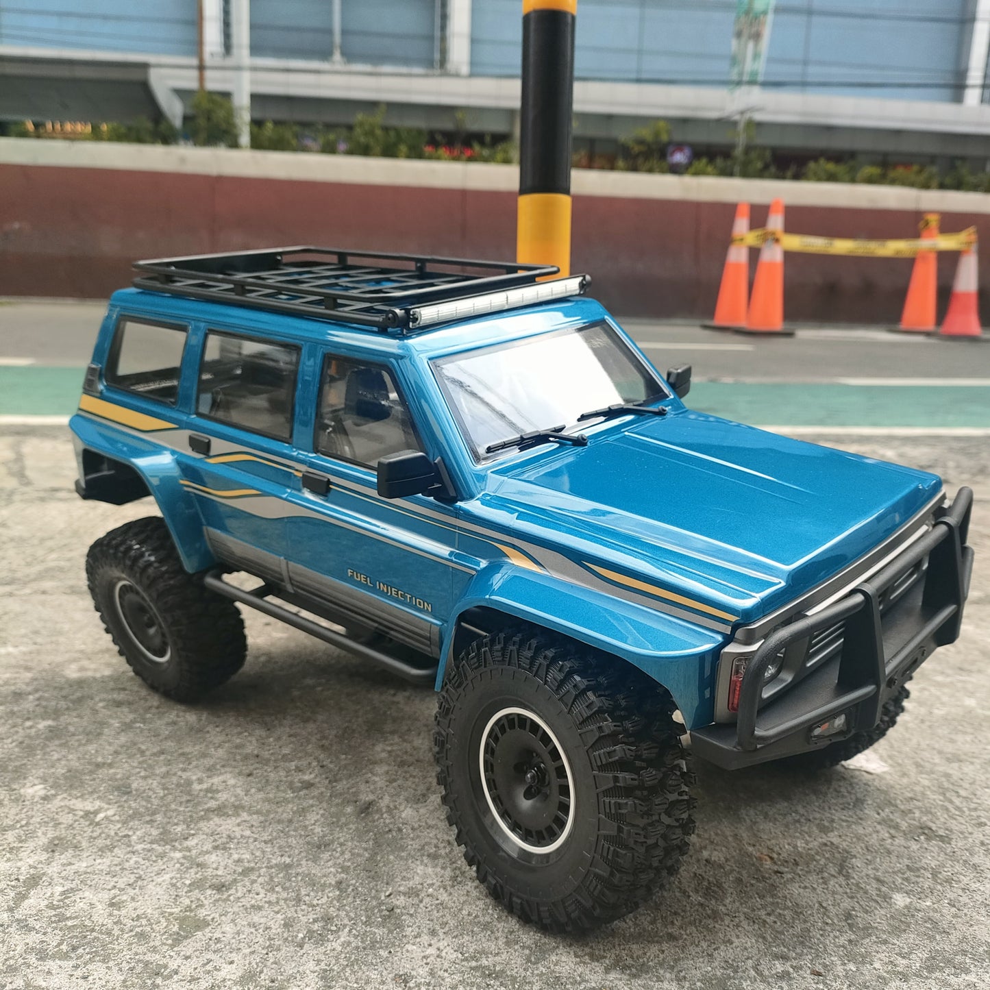 Yikong Nissan Patrol Inspired Tank Turn 1:10 4x4 Crawler 2025 (Bundled with Battery and Charger)
