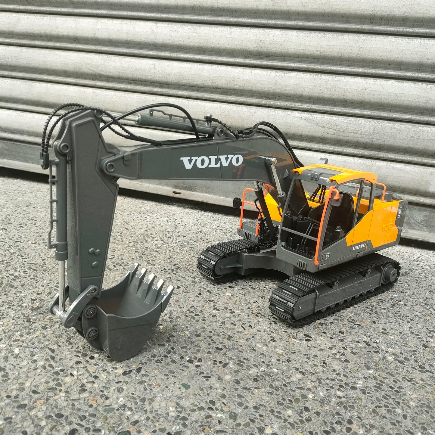 Double E 1:16 Volvo RC Excavator 3 in 1