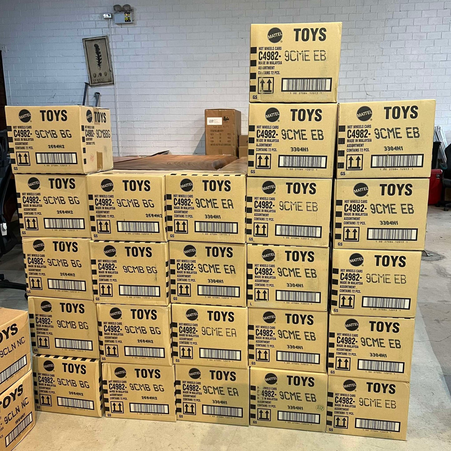 NEW!! Hot Wheels Box