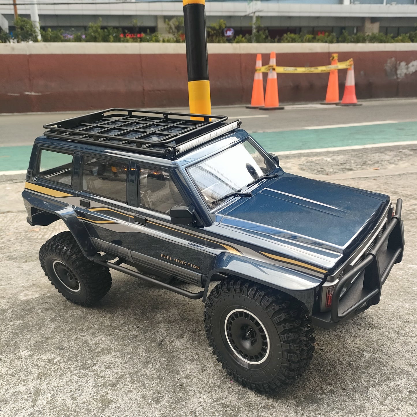 Yikong Nissan Patrol Inspired Tank Turn 1:10 4x4 Crawler 2025 (Bundled with Battery and Charger)