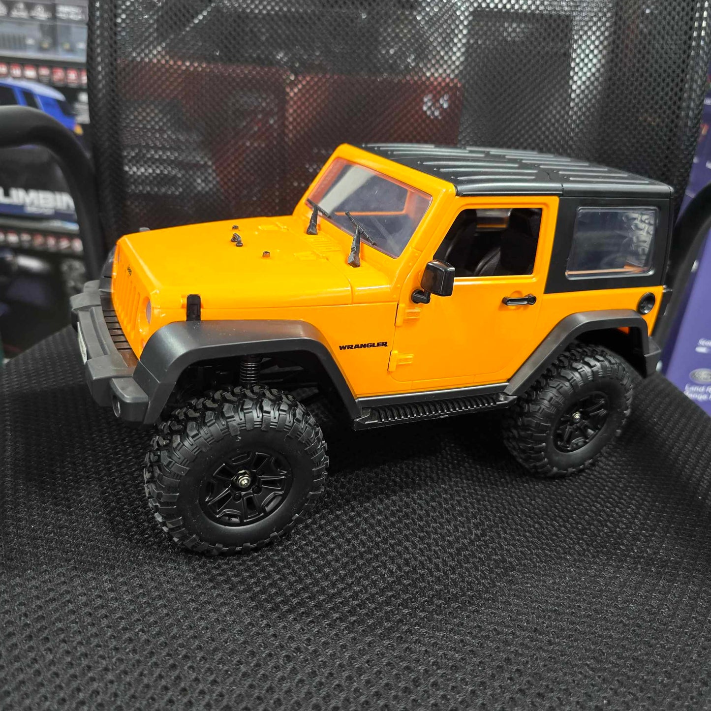 Double E 1:14 Jeep Wrangler RC Off-Roader Crawler