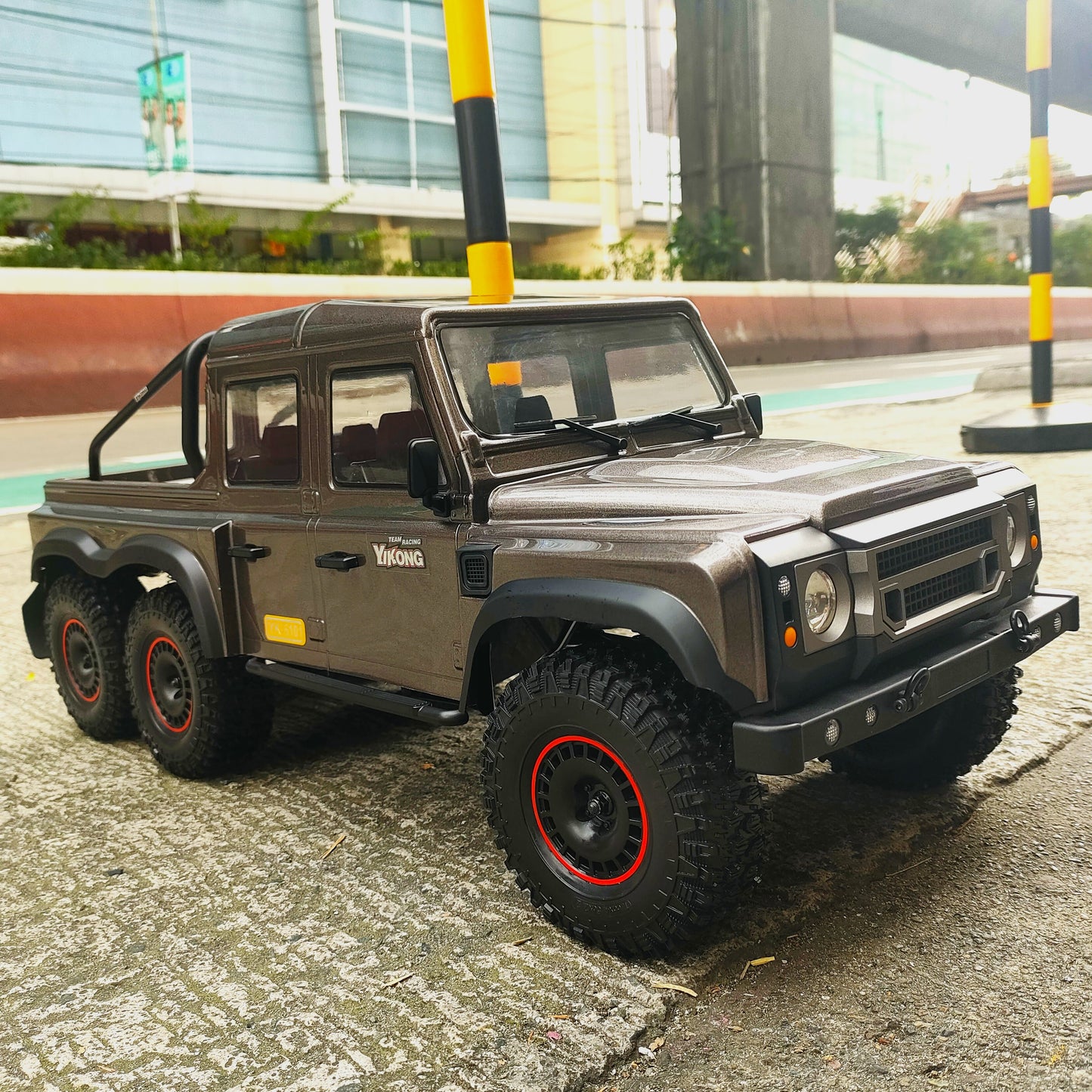 Yikong D90 Pickup Inspired 6-Wheeler 1:10 4WD Crawler (Bundled with Battery and Charger)