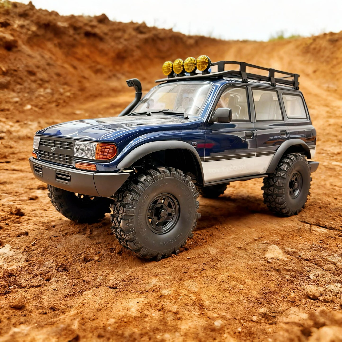 1:10  FCX10 LC80 Crawler