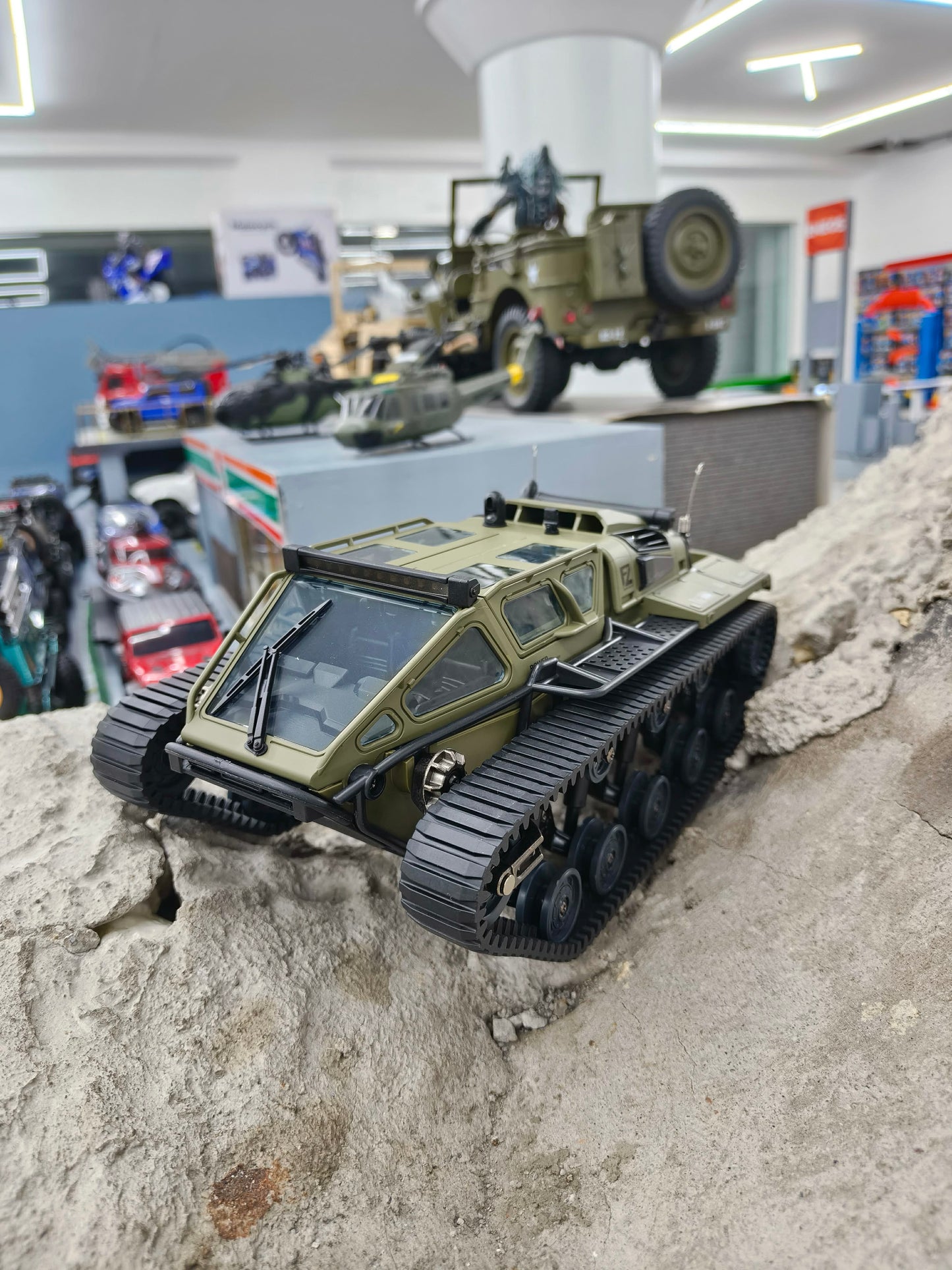 1:16 Ripsaw