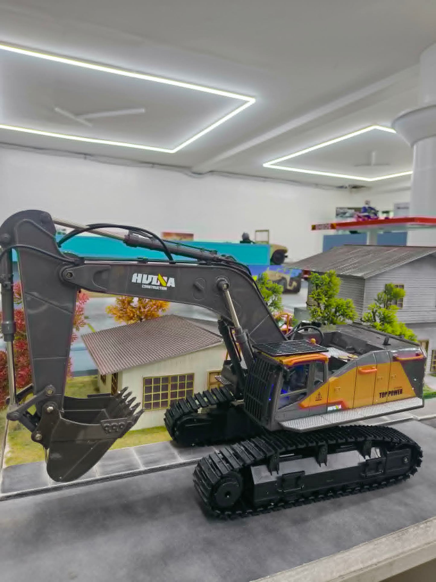 1:14 HuiNa RC Excavator