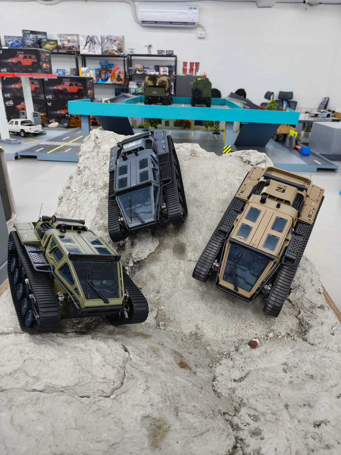 1:16 Ripsaw