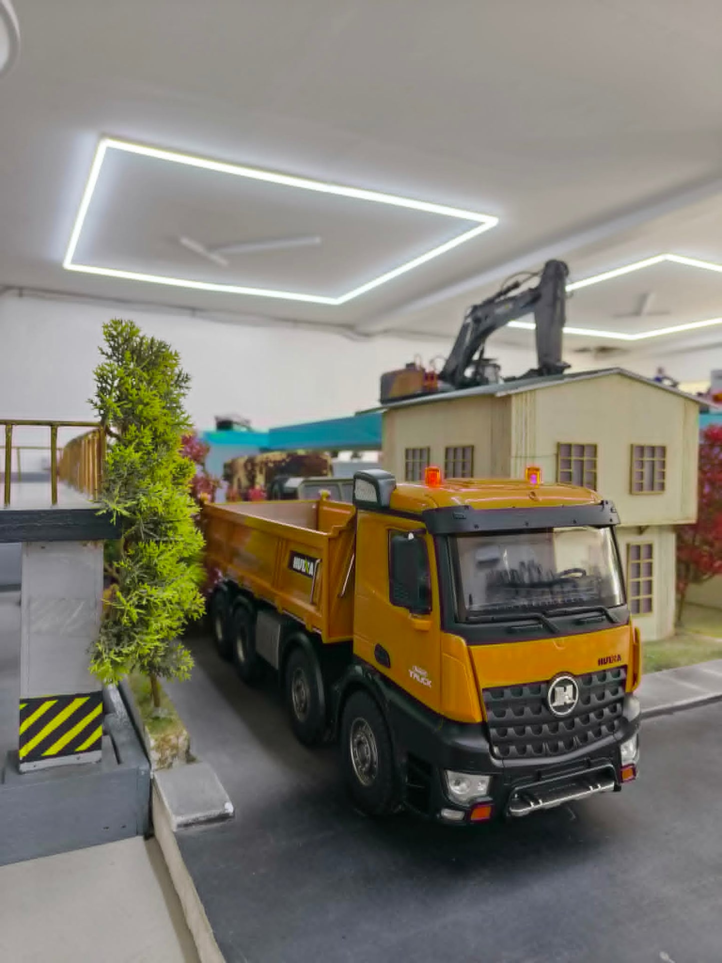 1:14 HuiNa RC Dump Truck