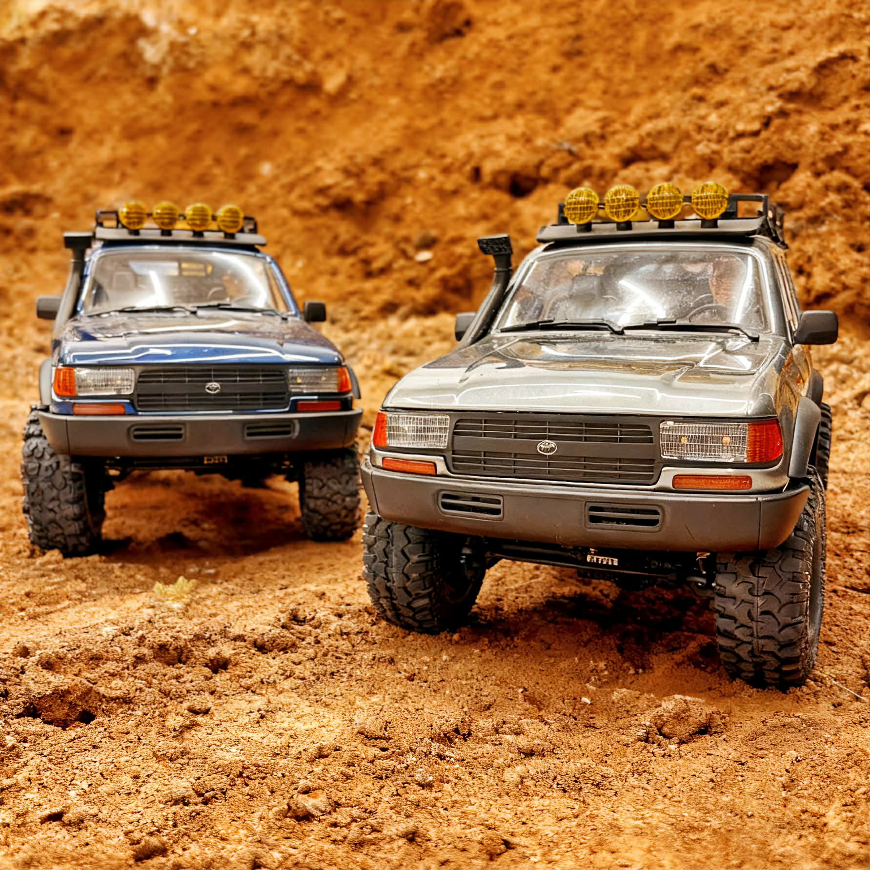1:10  FCX10 LC80 Crawler