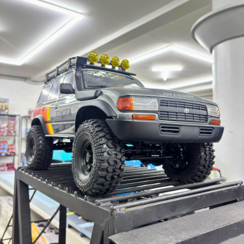 1:10  FCX10 LC80 Crawler