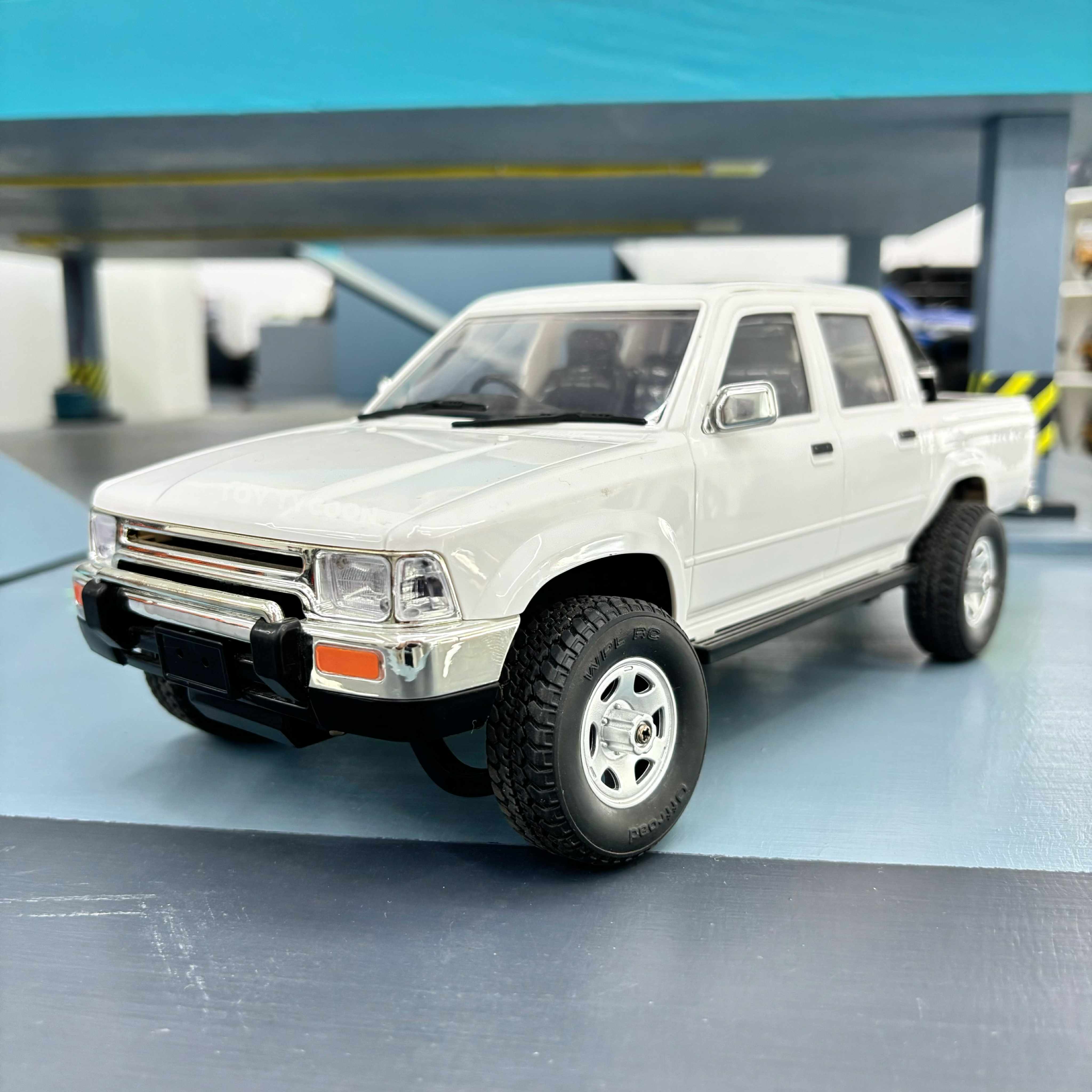 1:16 Hilux Pickup 4x4 Crawler – Toy Tycoon