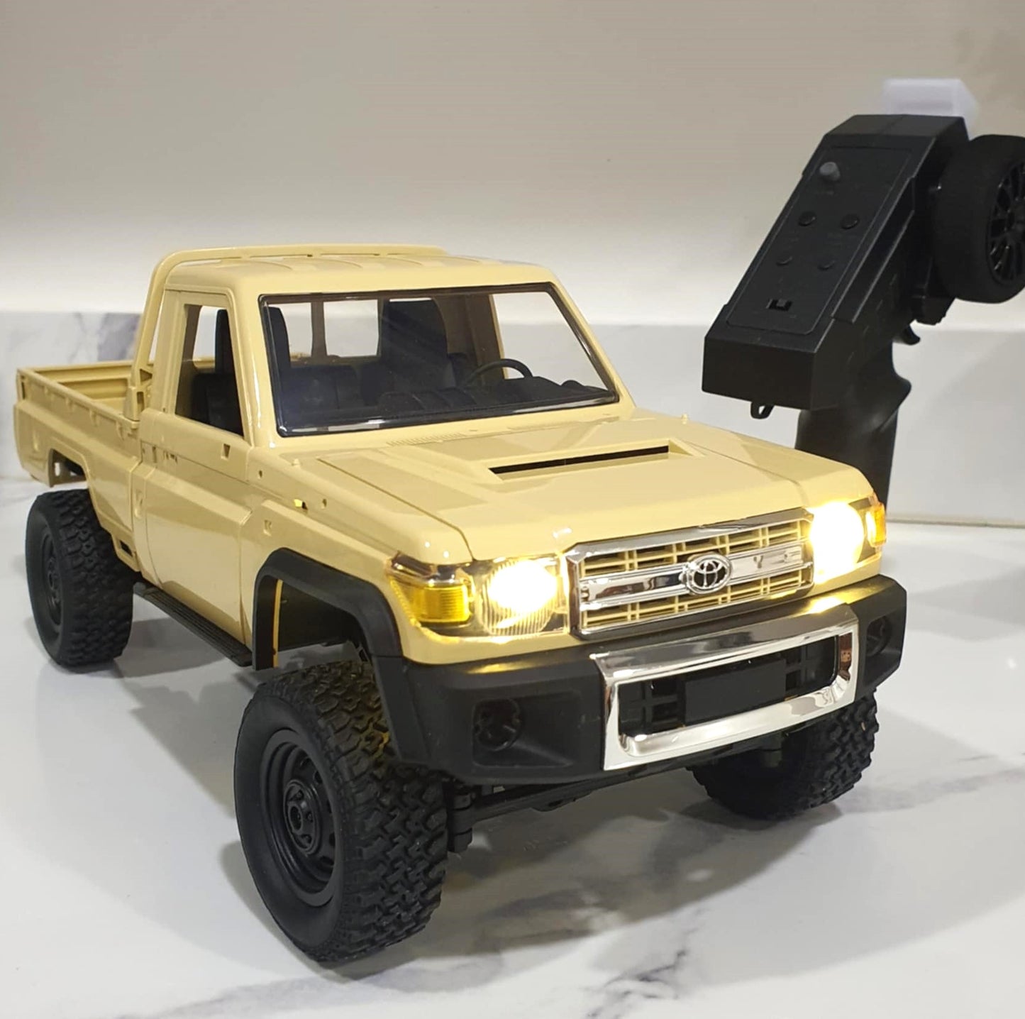 Land Cruiser LC79 1:12 4x4 Rock Crawler (Cream)