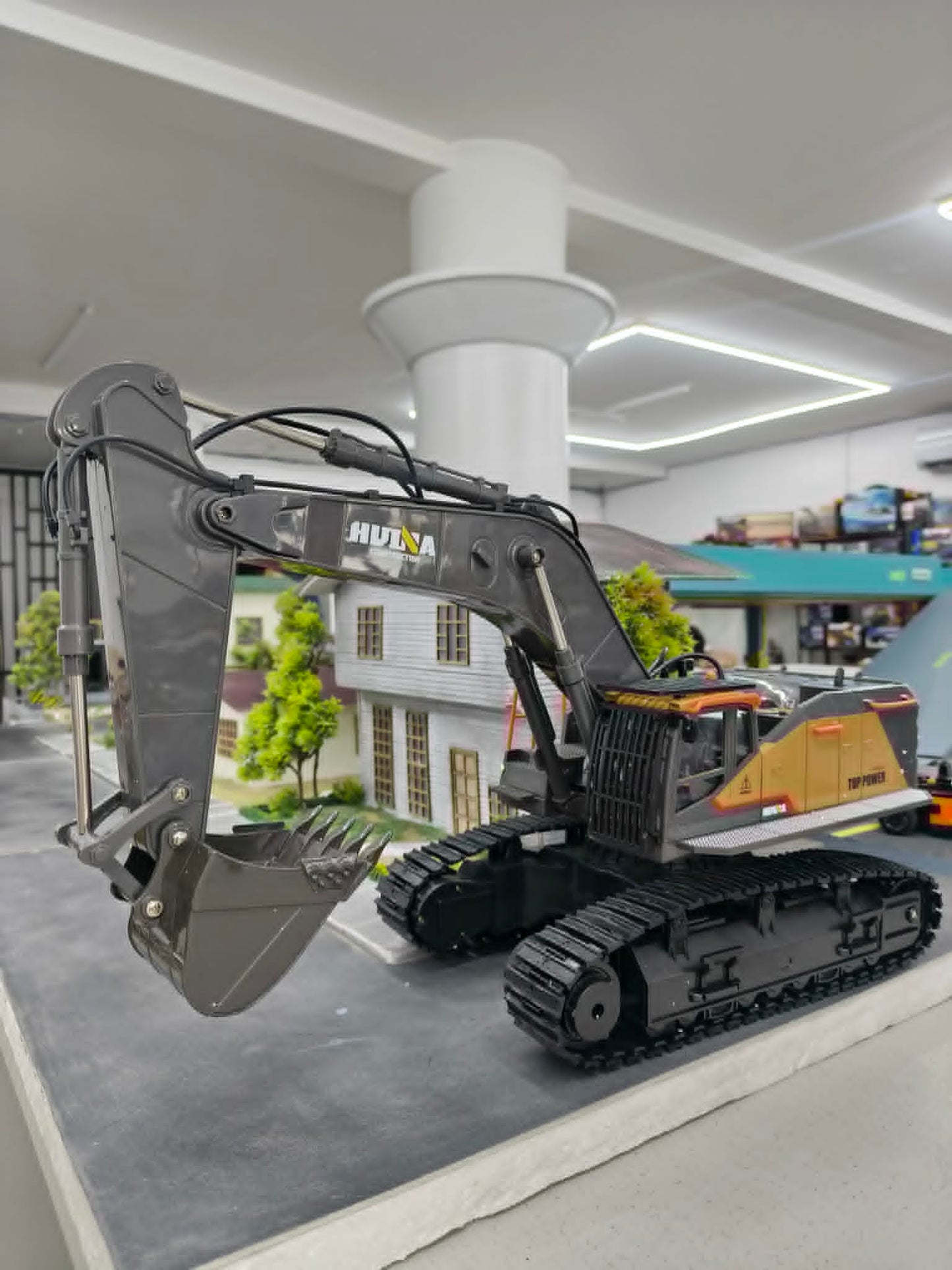 1:14 HuiNa RC Excavator