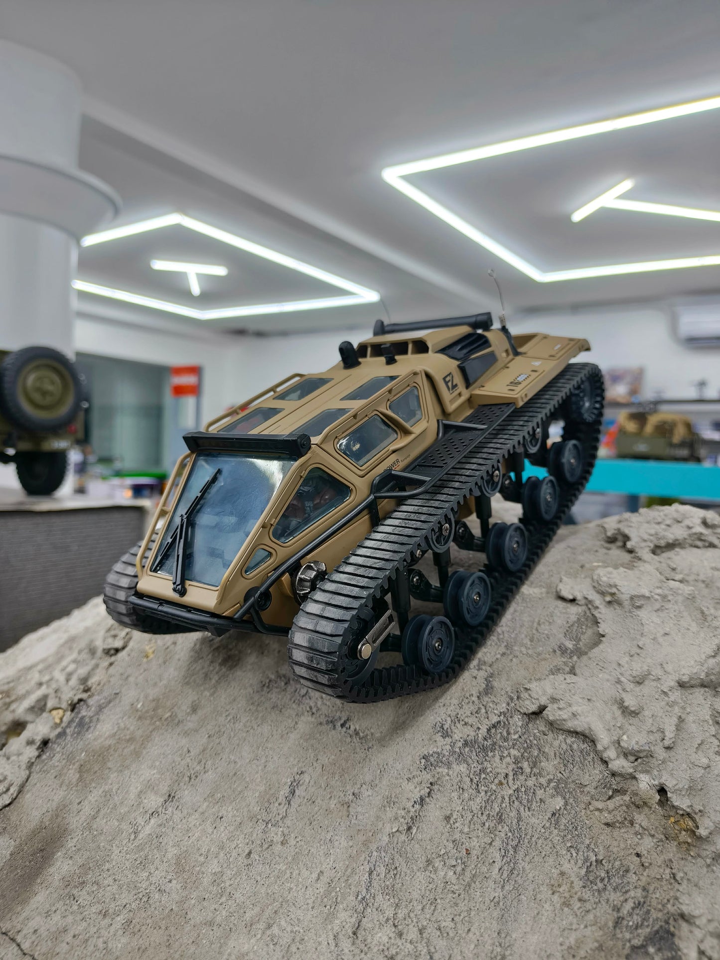 1:16 Ripsaw