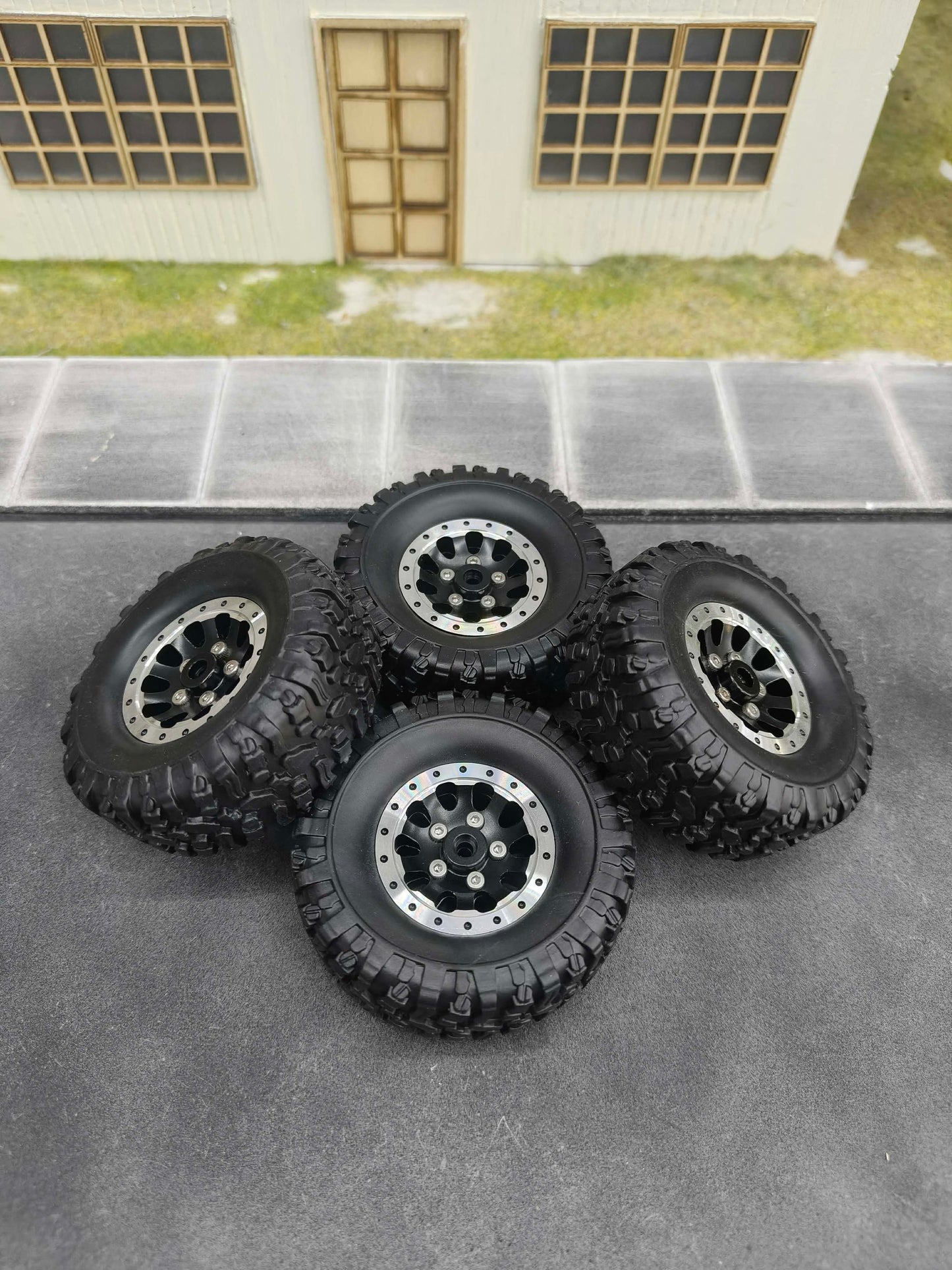 Tires for 1:12 scale RC Bedlock rims 5mm hex