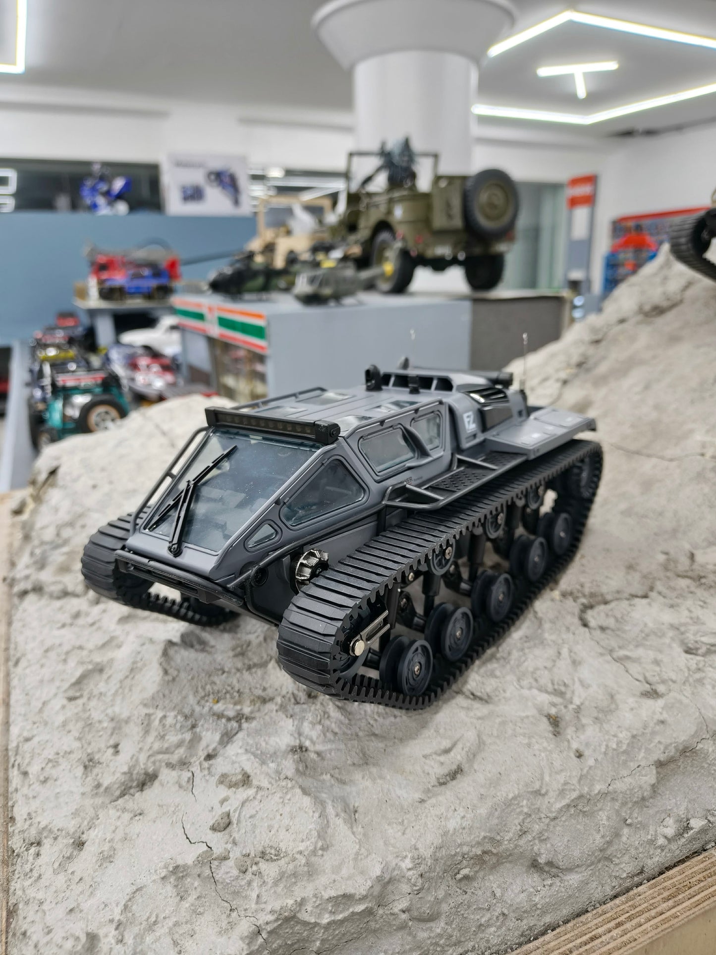 1:16 Ripsaw