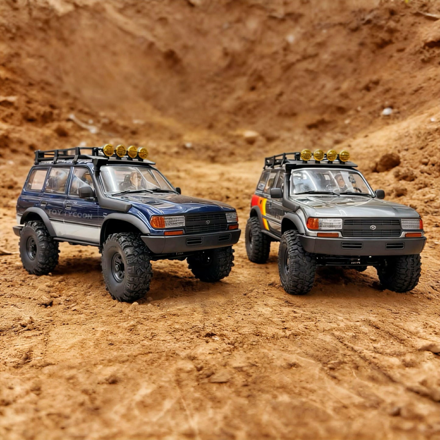 1:10  FCX10 LC80 Crawler