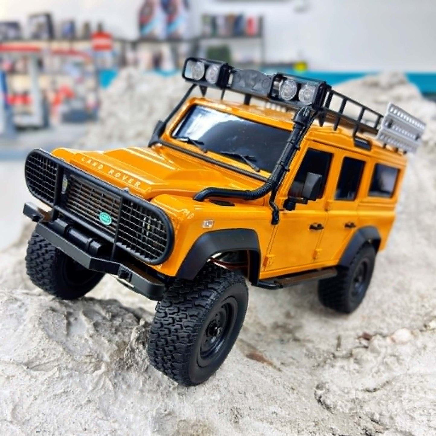 1:18 Land Rover Defender D90